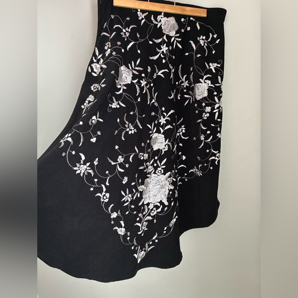 Vintage Whimsigoth Black Midi Skirt‎ White Floral Embroidery Size Large